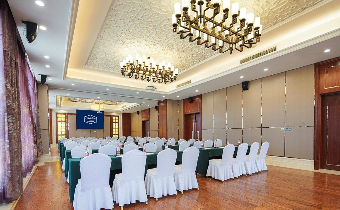 希尔顿欢朋酒店家具